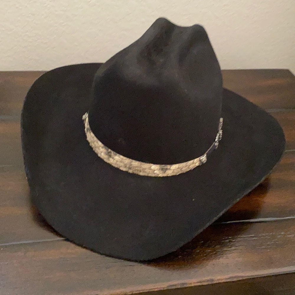 Black wool cowboy hat.
